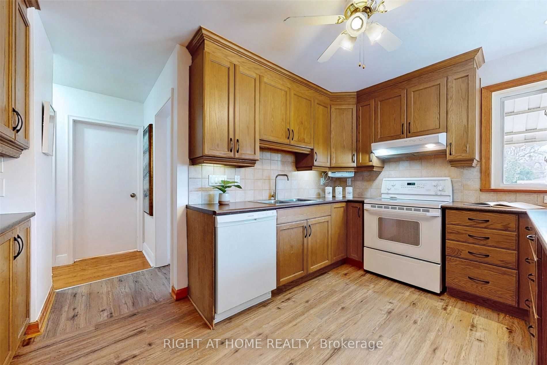 559 Ridgeway Ave Property Photo 12
