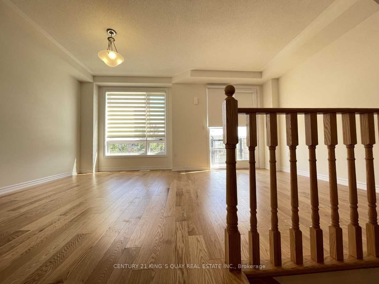 280 Carnwith Dr E Property Photo 3