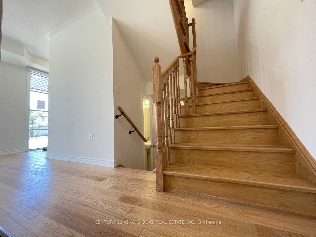 280 Carnwith Dr E Property Photo 4