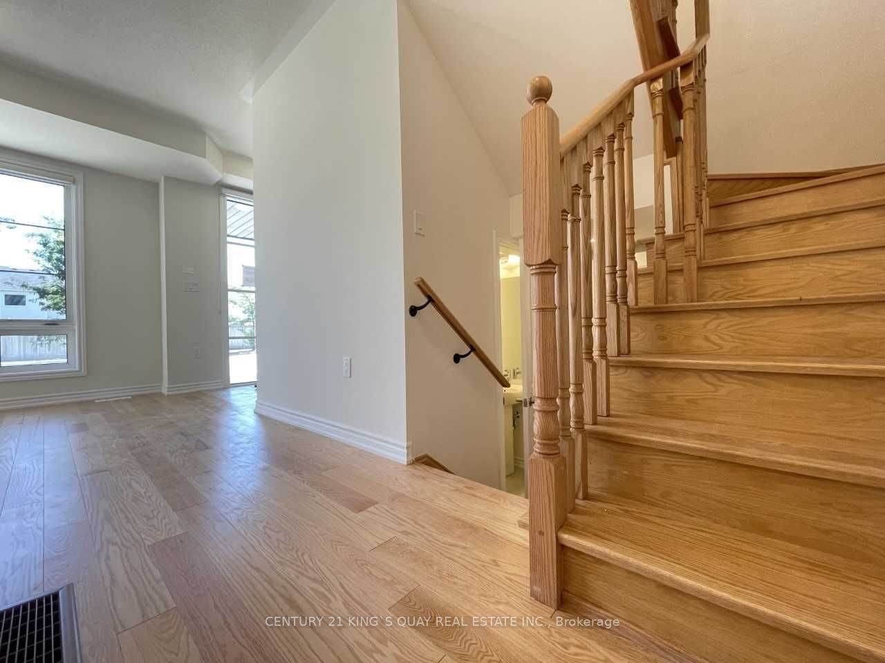 280 Carnwith Dr E Property Photo 5