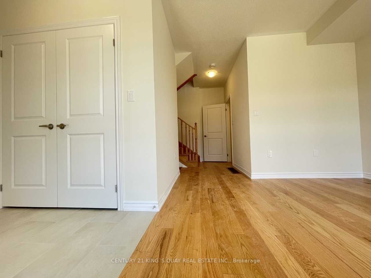 280 Carnwith Dr E Property Photo 6