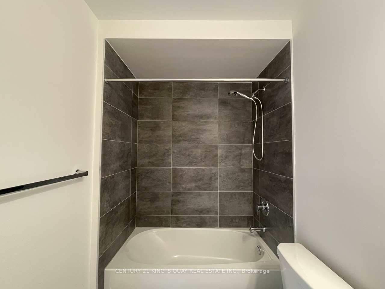 280 Carnwith Dr E Property Photo 9