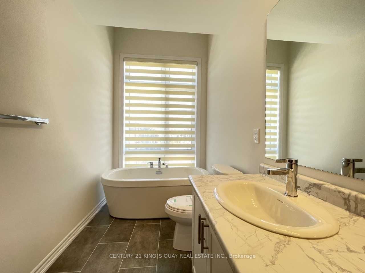 280 Carnwith Dr E Property Photo 11