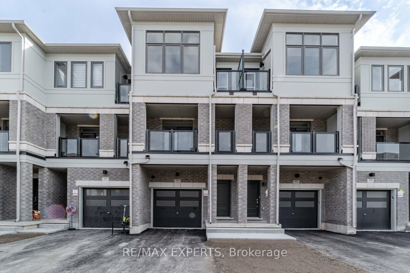 402 Okanagan Path Property Photo 1