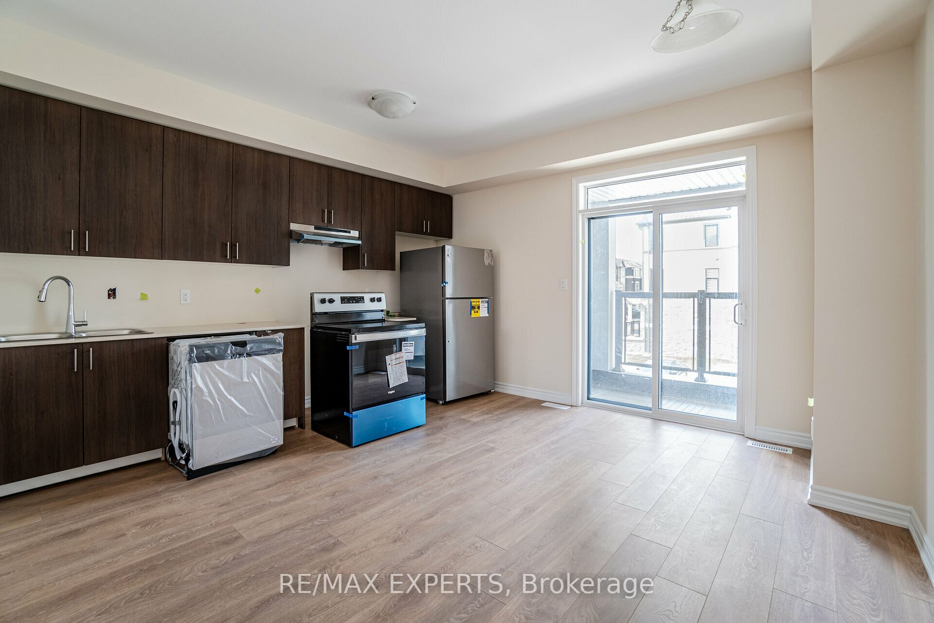 402 Okanagan Path Property Photo 4