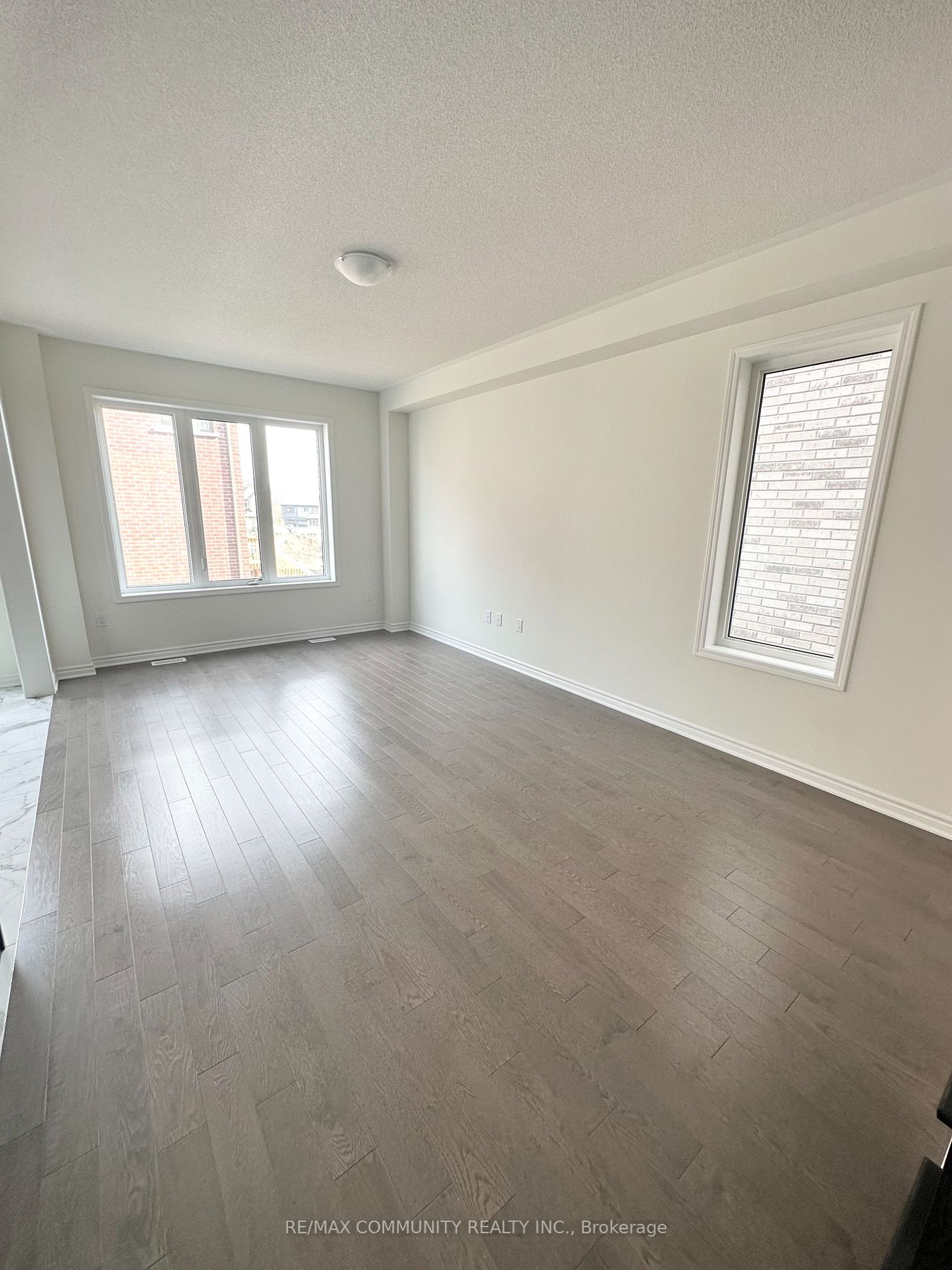 3023 Hollyberry Trl Property Photo 3