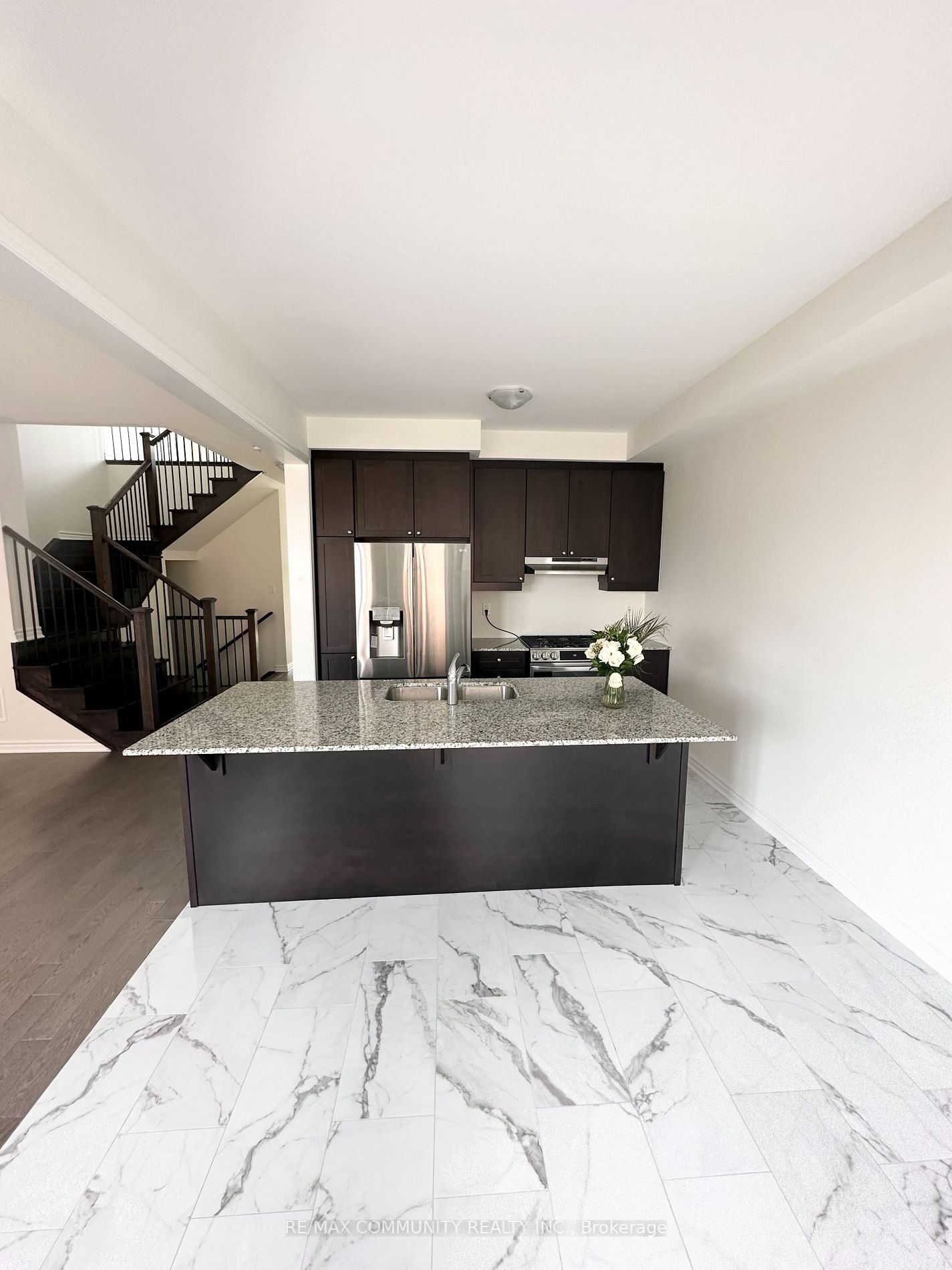 3023 Hollyberry Trl Property Photo 4