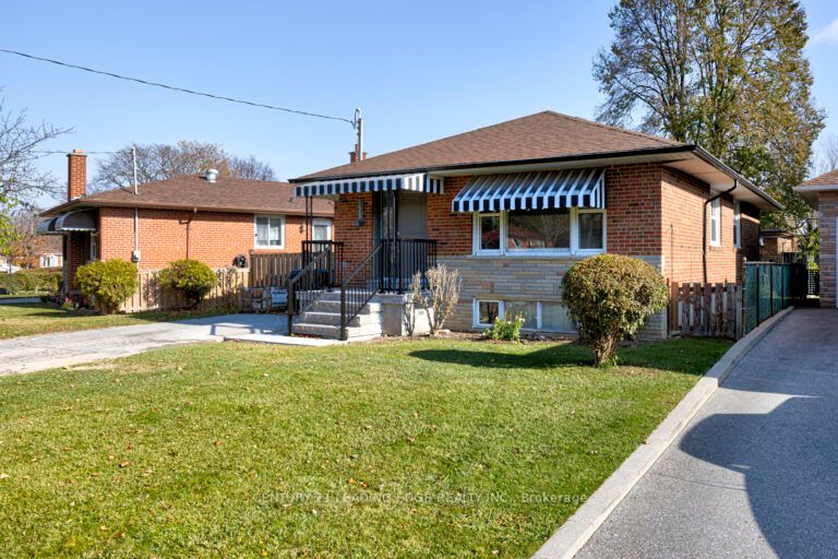 121 Hiscock Blvd Property Photo 1