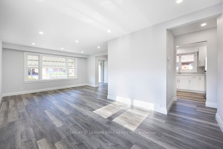 121 Hiscock Blvd Property Photo 4