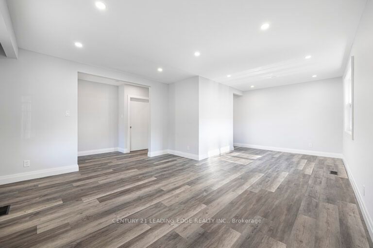 121 Hiscock Blvd Property Photo 5