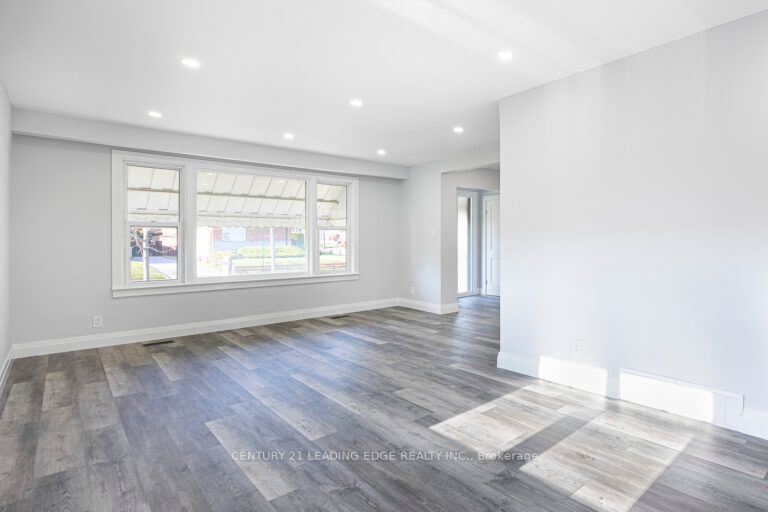 121 Hiscock Blvd Property Photo 7