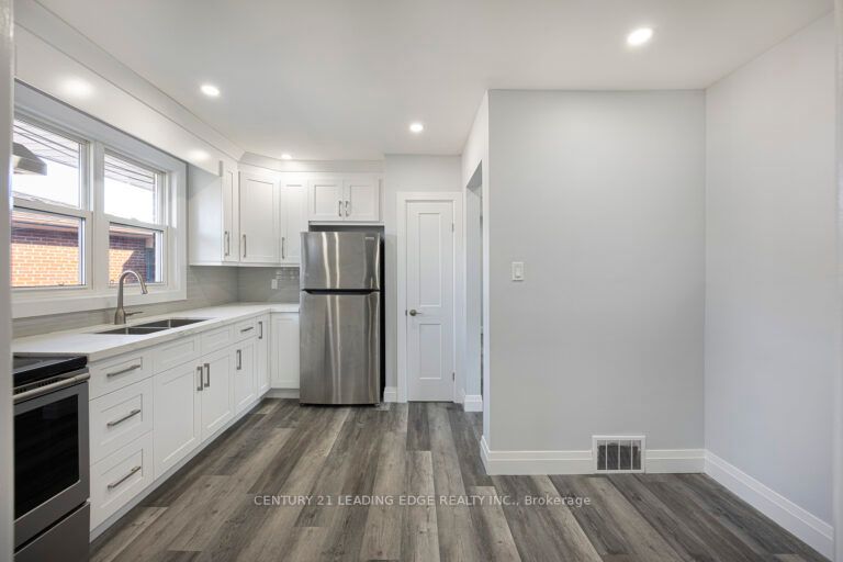 121 Hiscock Blvd Property Photo 9
