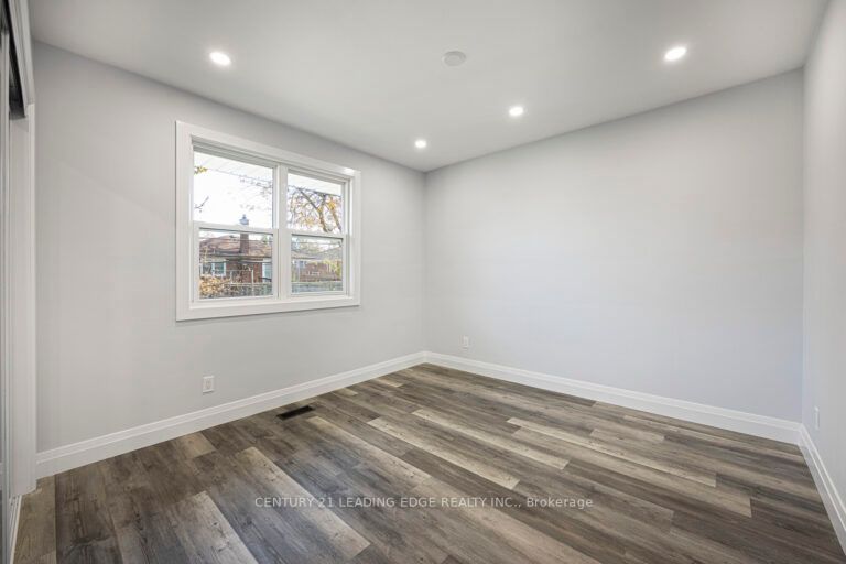121 Hiscock Blvd Property Photo 10
