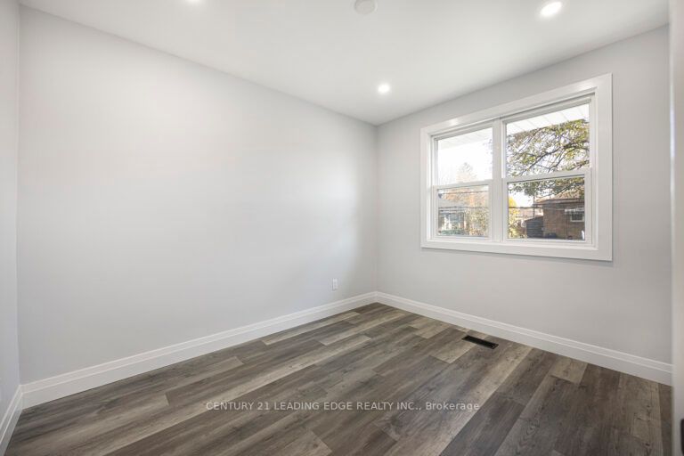 121 Hiscock Blvd Property Photo 11