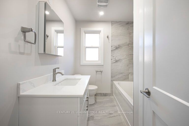 121 Hiscock Blvd Property Photo 14