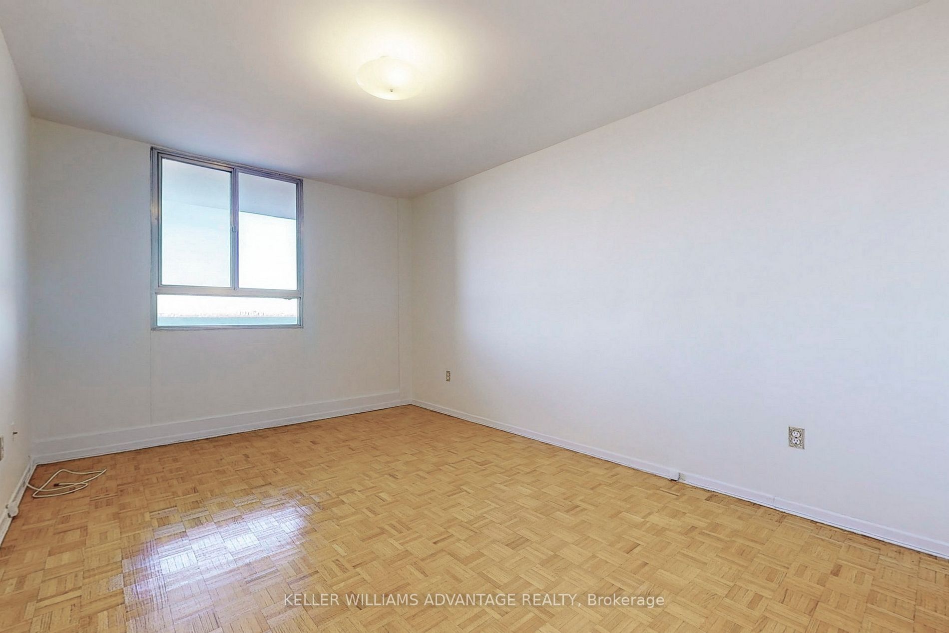 3 Massey Sq 8 Property Photo 15