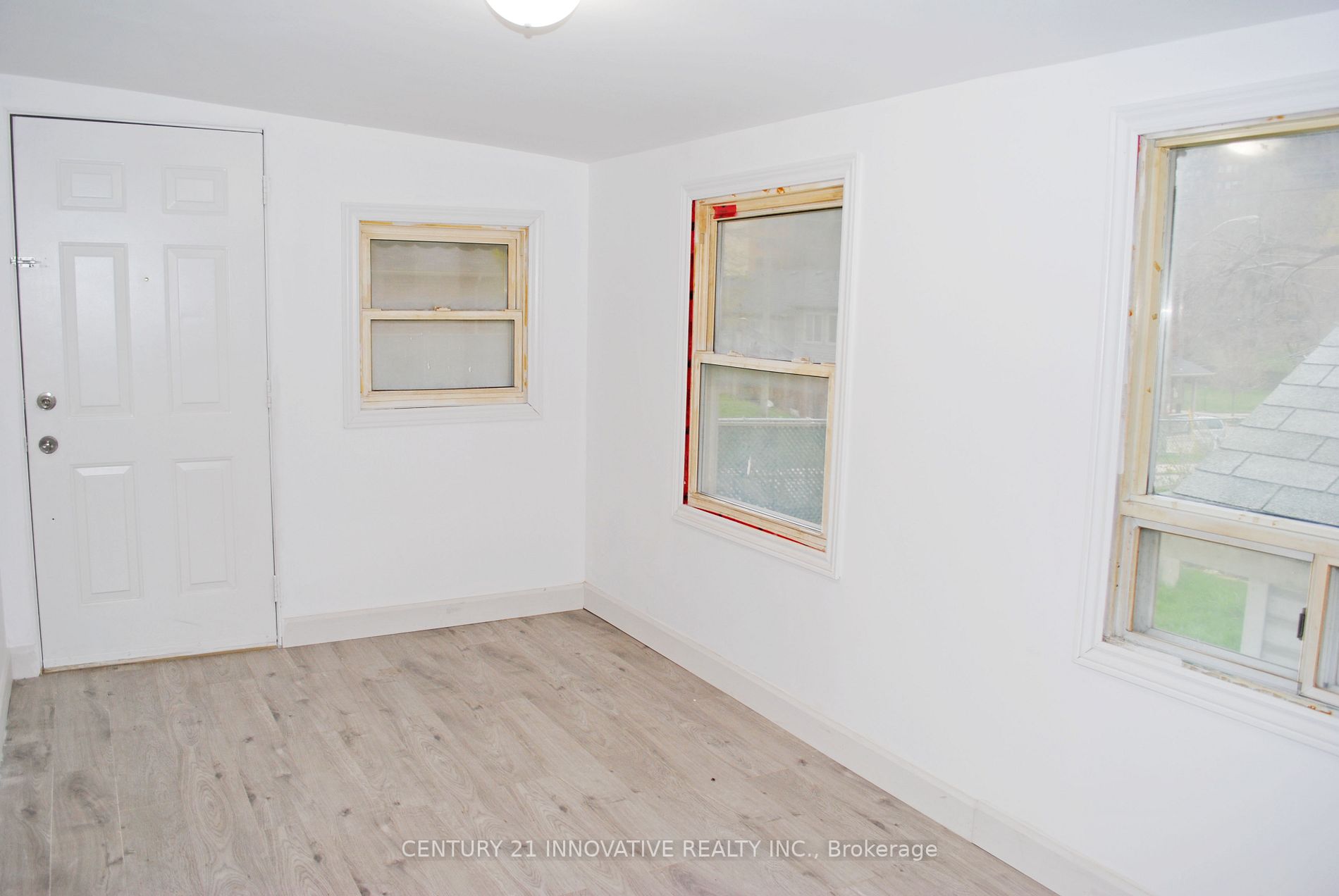 42 St Dunstan Dr Property Photo 3
