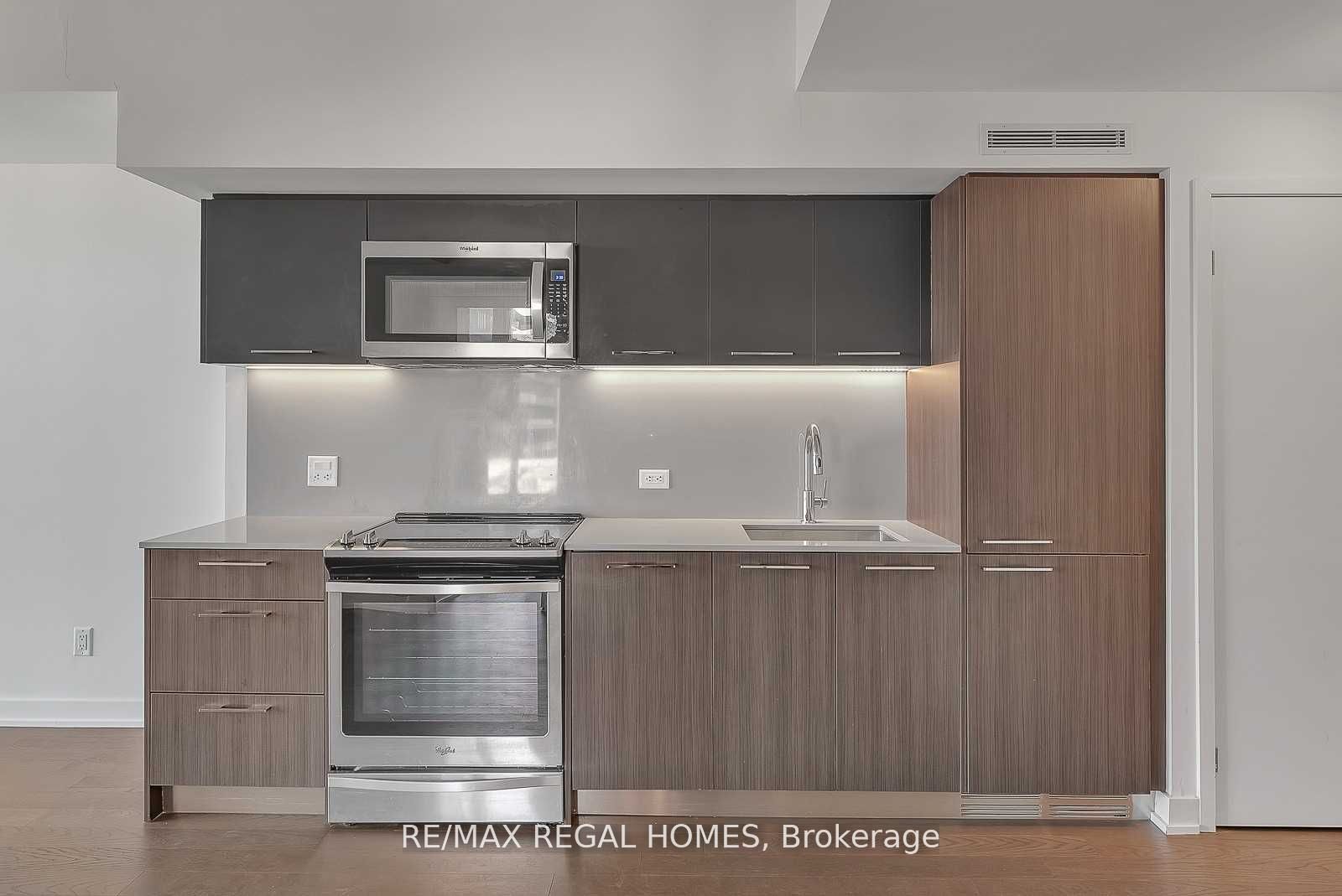 30 Baseball Pl Property Photo 2