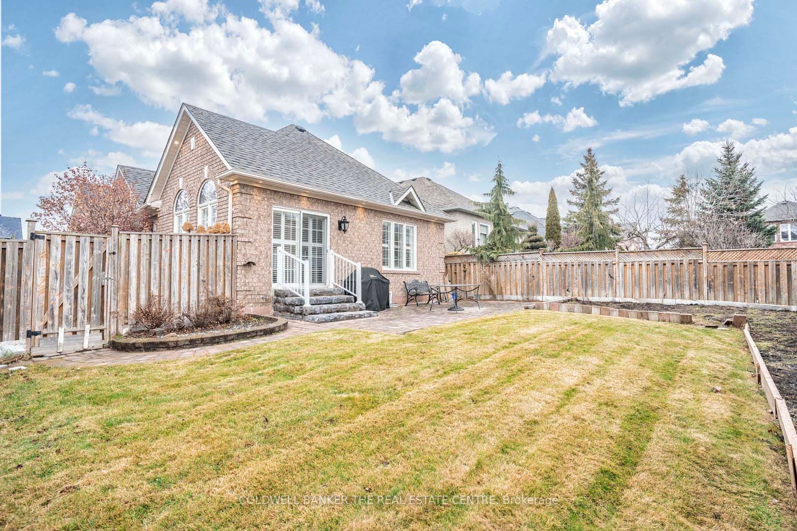 174 Dooley Cres N Property Photo 21