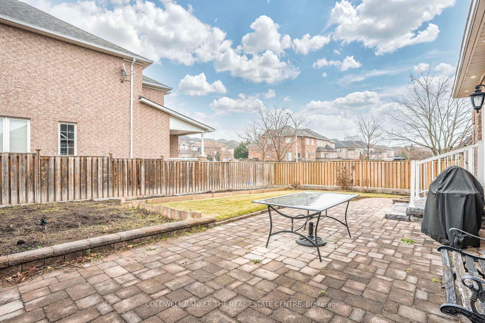 174 Dooley Cres N Property Photo 25