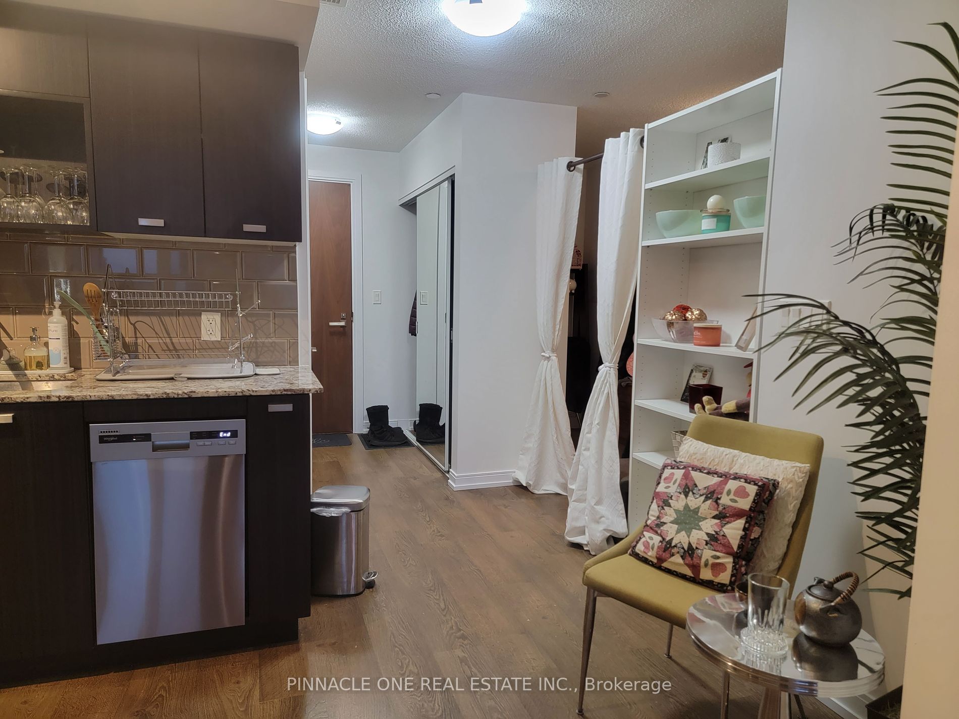 275 Village Green Sq 8 Property Photo 2