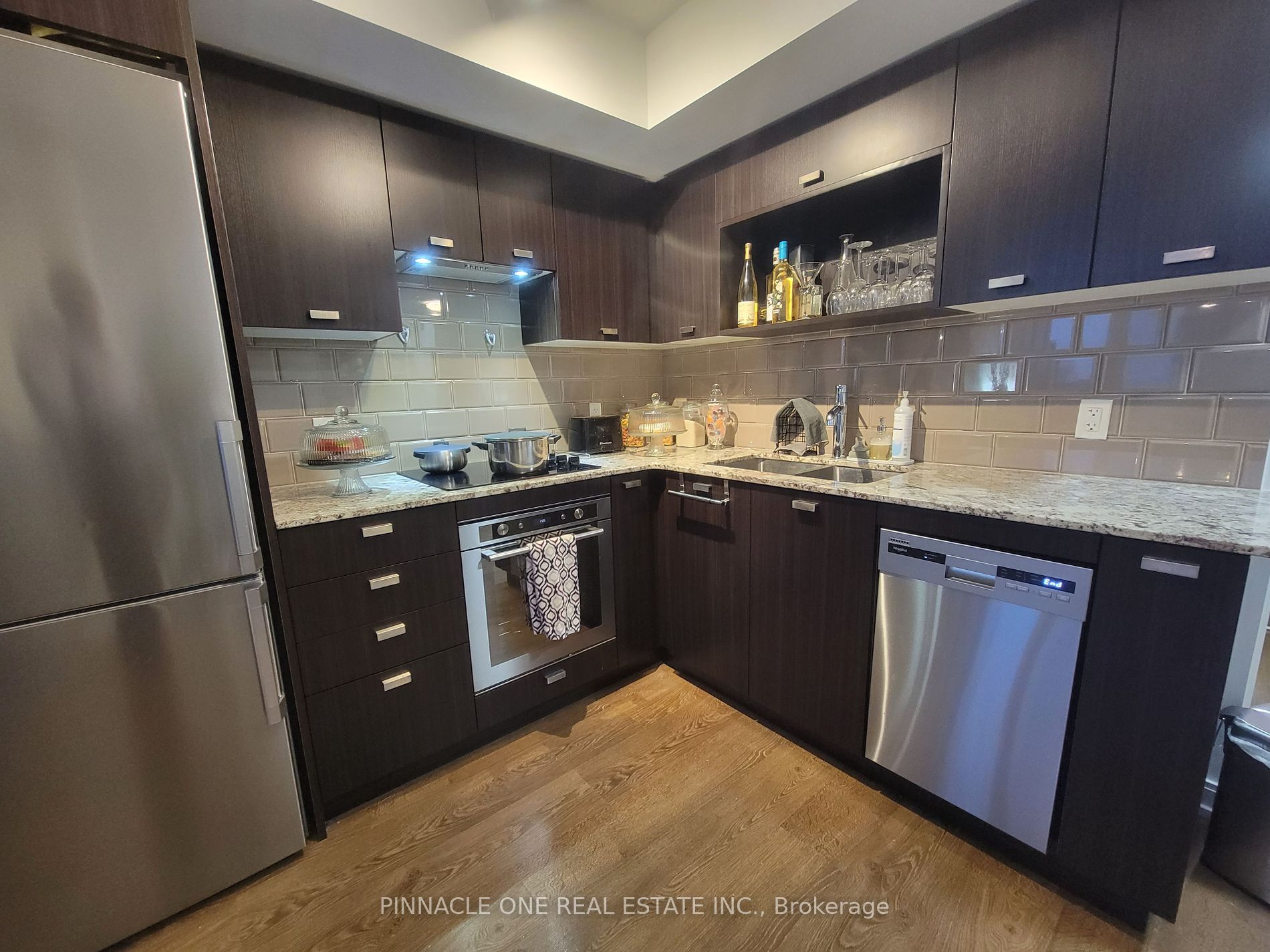 275 Village Green Sq 8 Property Photo 5