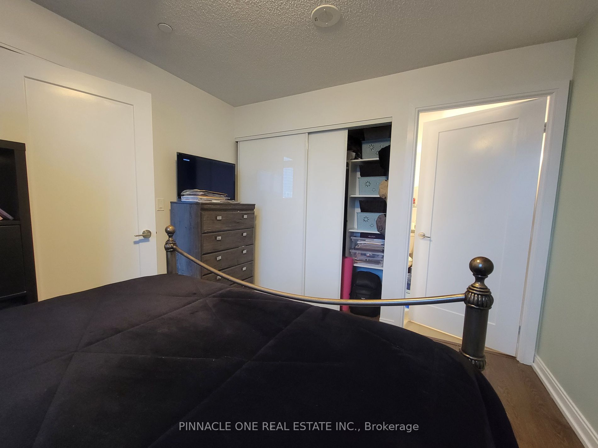 275 Village Green Sq 8 Property Photo 10