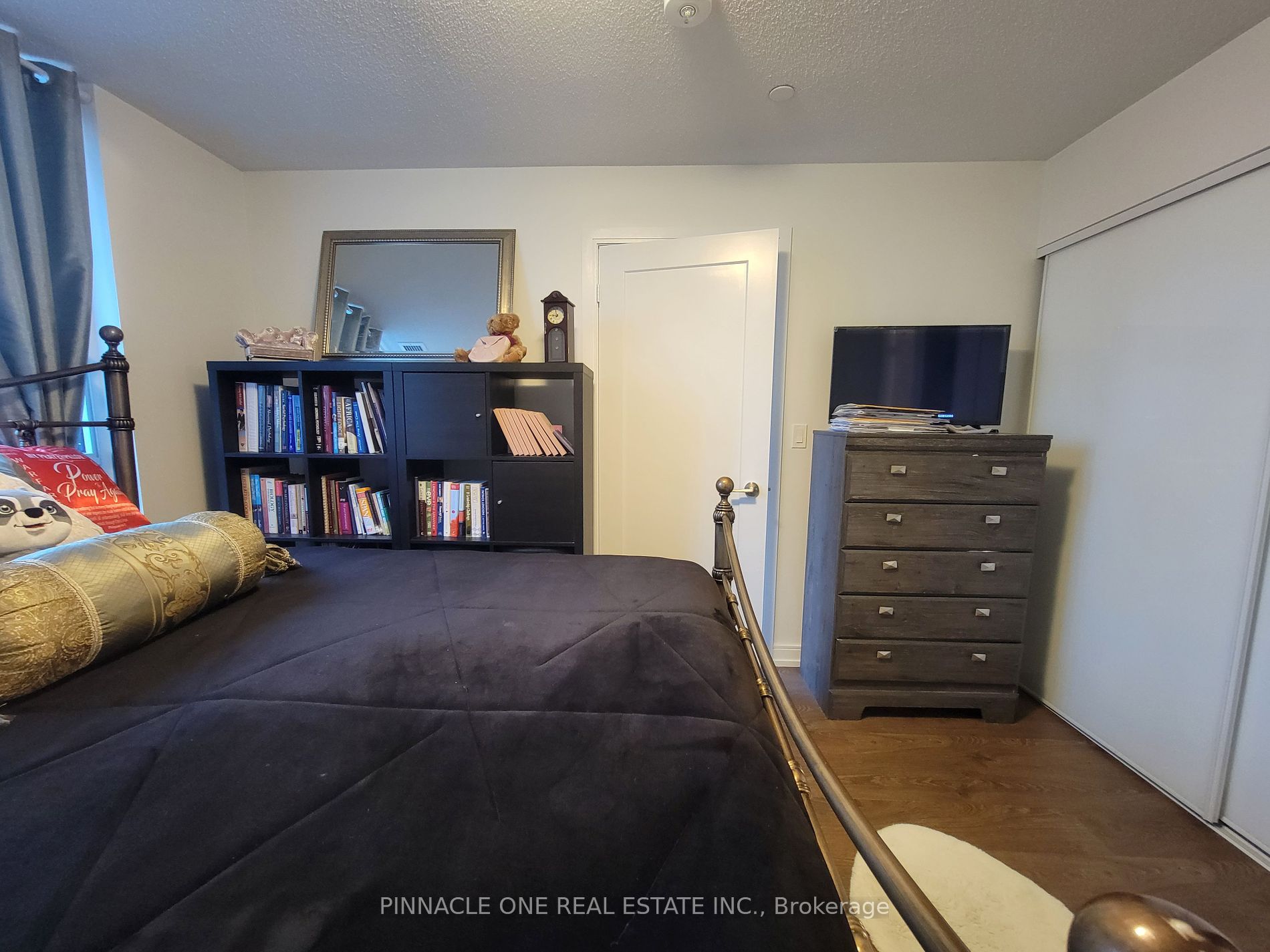 275 Village Green Sq 8 Property Photo 11