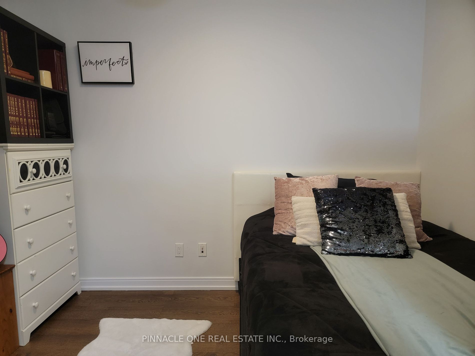 275 Village Green Sq 8 Property Photo 17