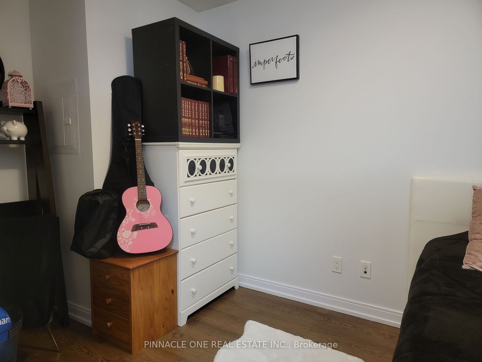 275 Village Green Sq 8 Property Photo 18