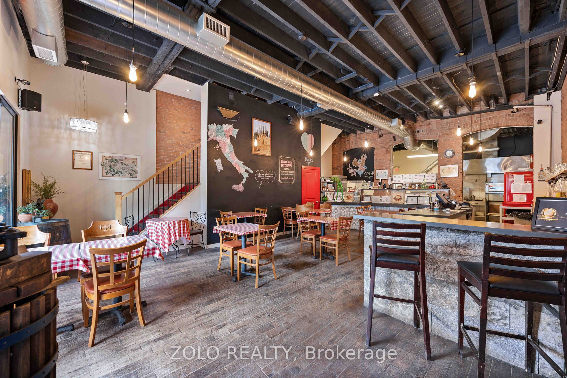 110 Dundas St W Property Photo 1