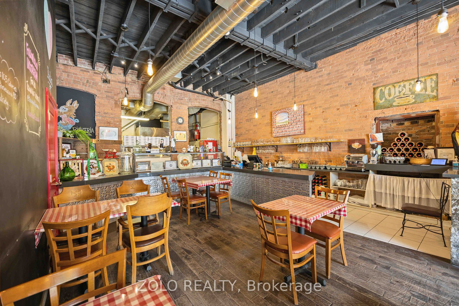 110 Dundas St W Property Photo 3