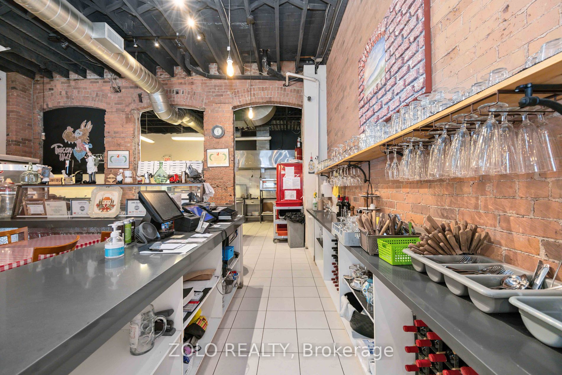 110 Dundas St W Property Photo 7