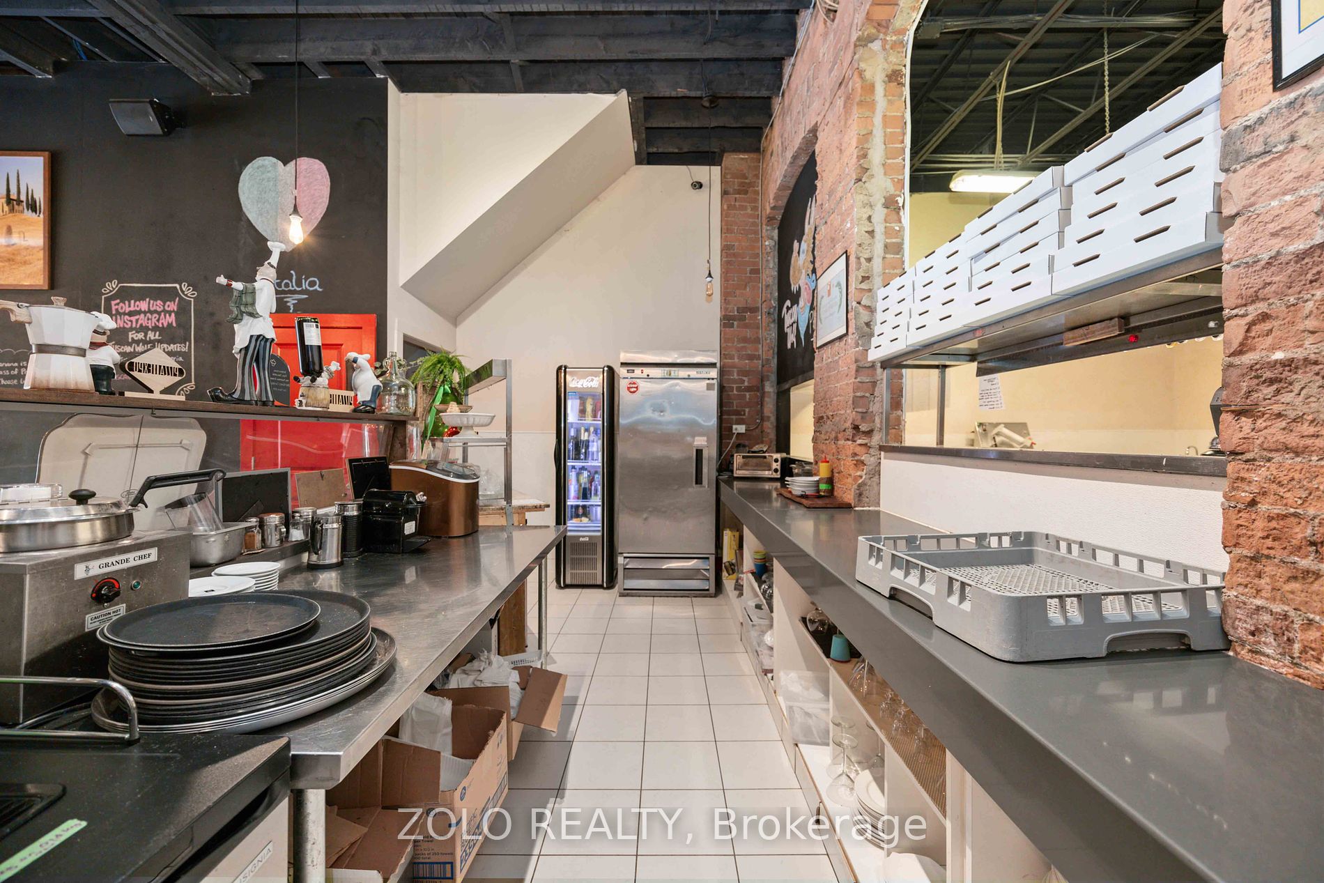 110 Dundas St W Property Photo 9