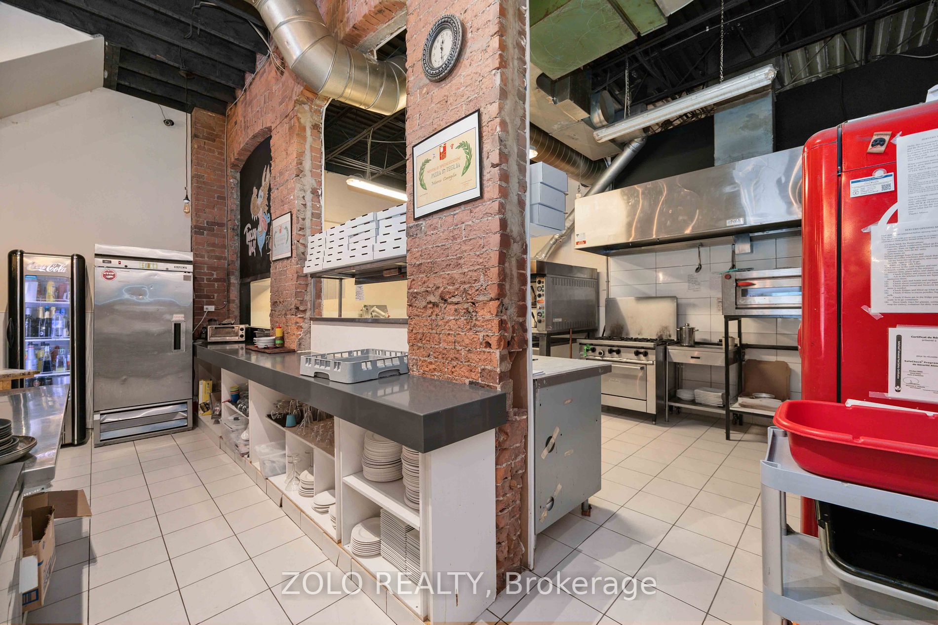 110 Dundas St W Property Photo 10