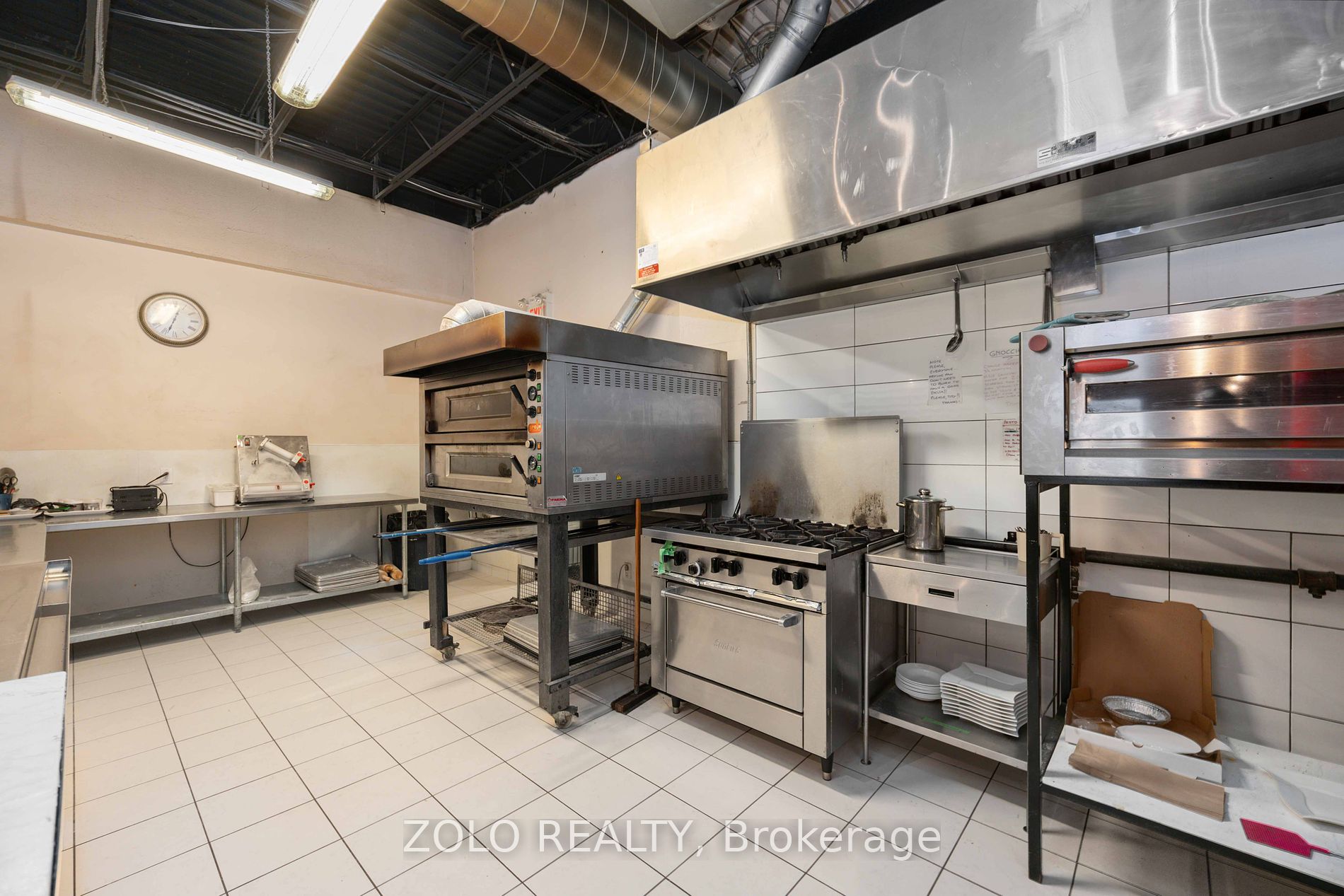 110 Dundas St W Property Photo 11