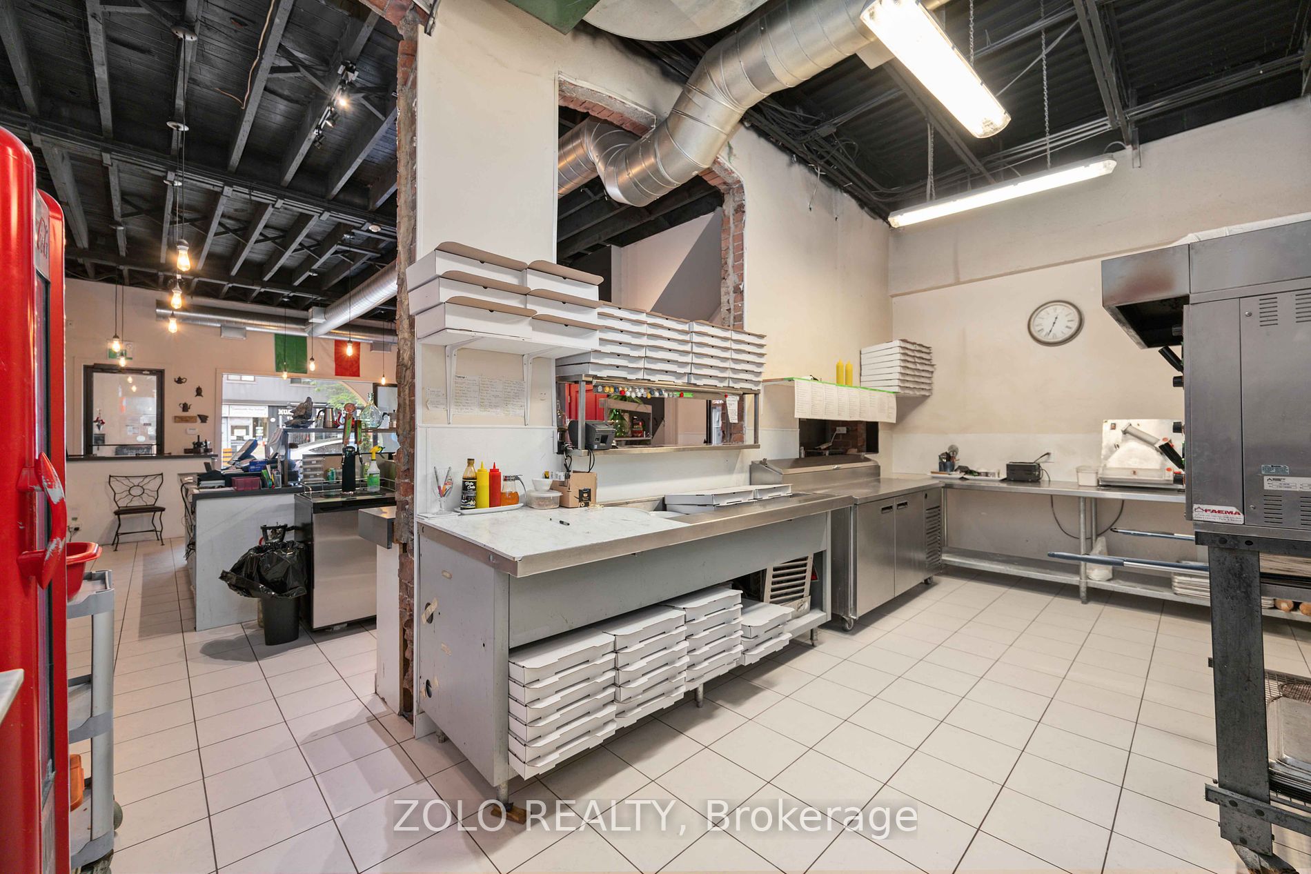 110 Dundas St W Property Photo 12