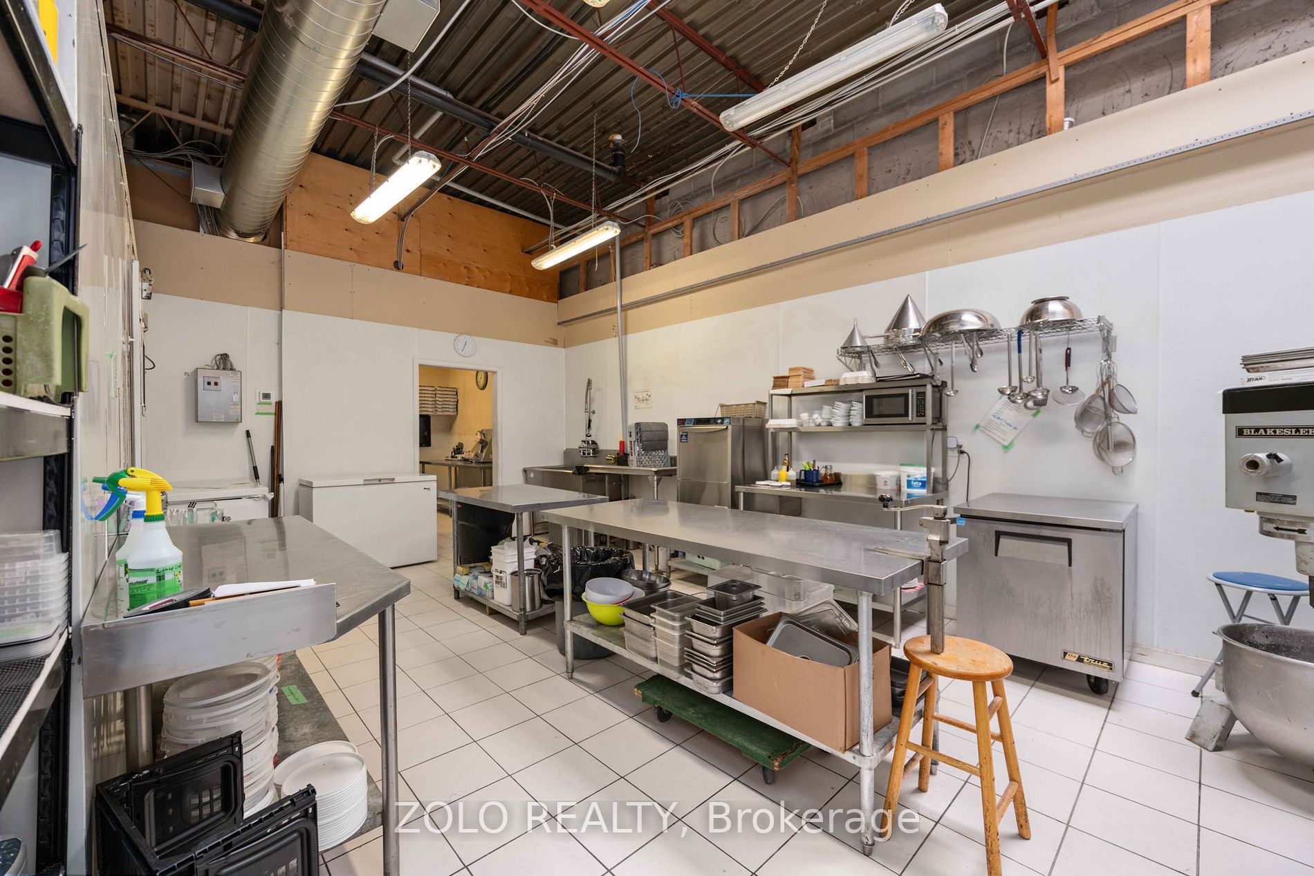 110 Dundas St W Property Photo 14