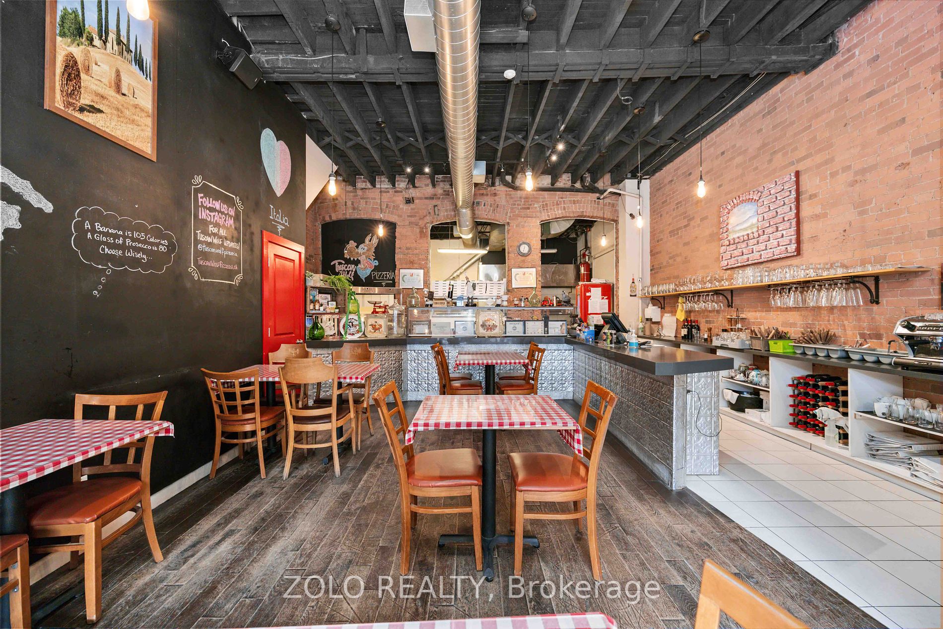 110 Dundas St W Property Photo 15