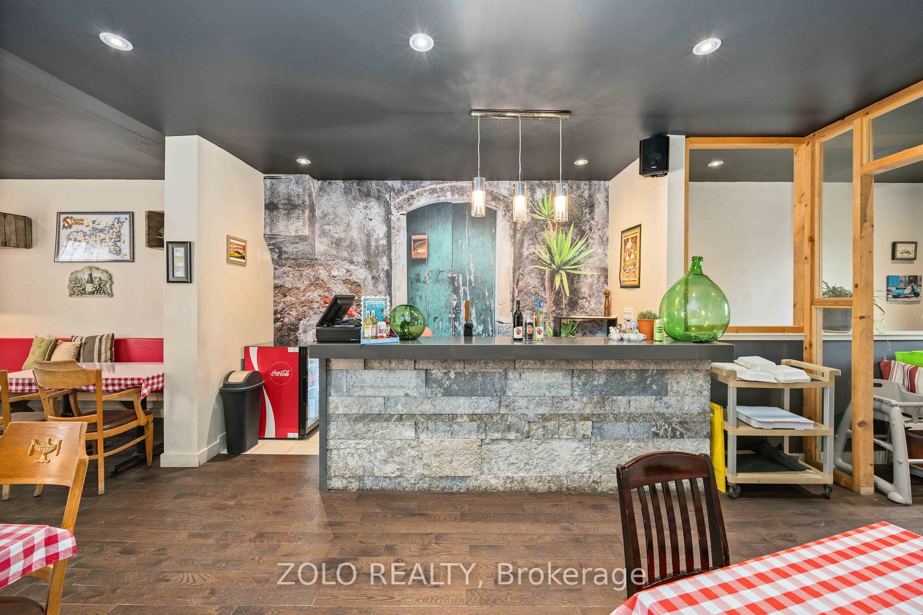 110 Dundas St W Property Photo 19