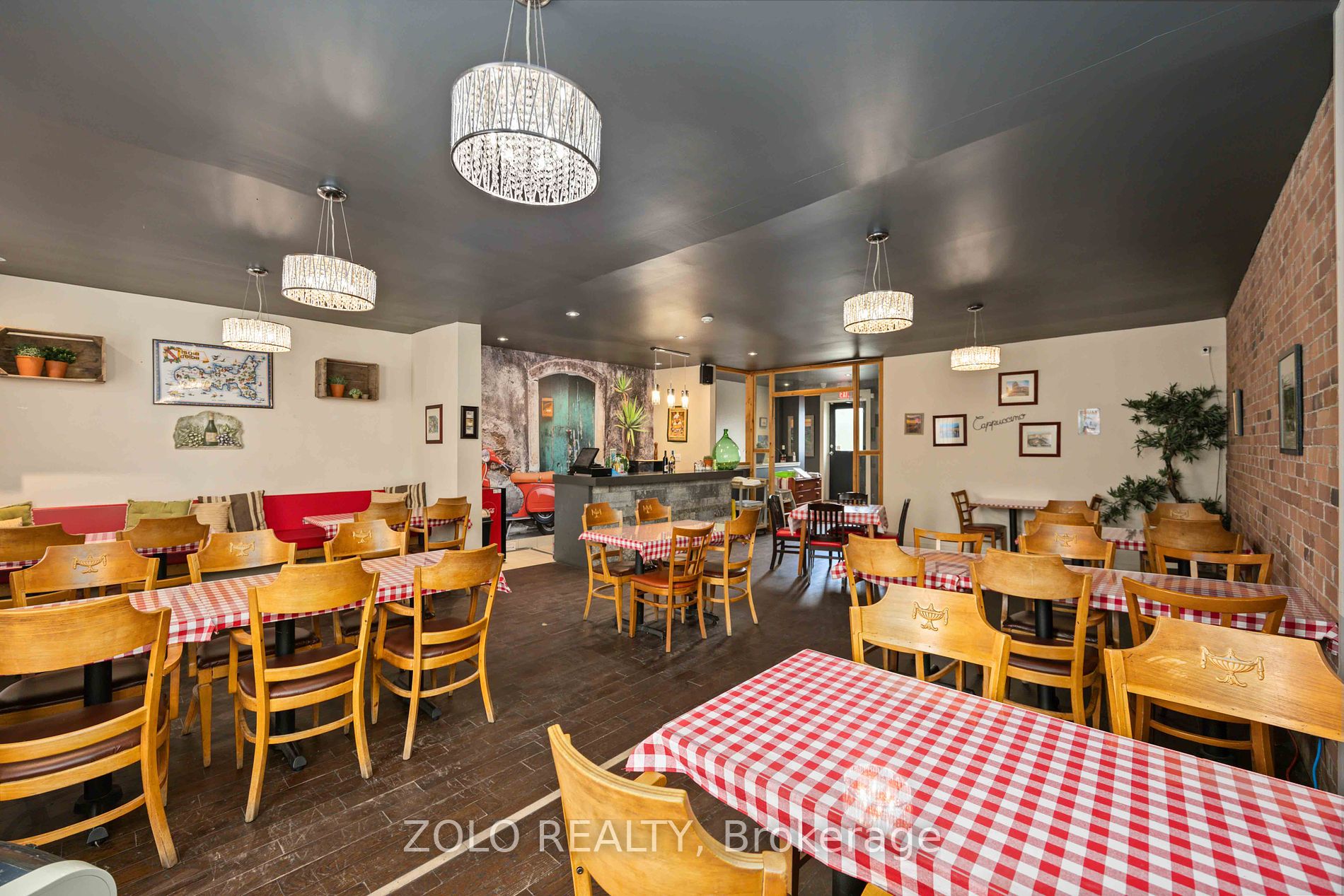 110 Dundas St W Property Photo 21