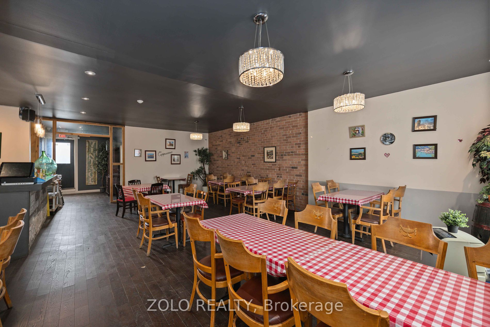 110 Dundas St W Property Photo 22