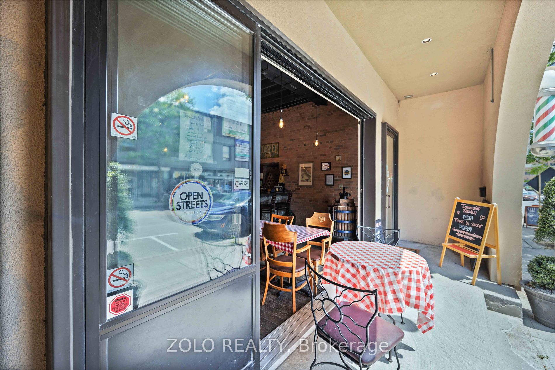 110 Dundas St W Property Photo 30