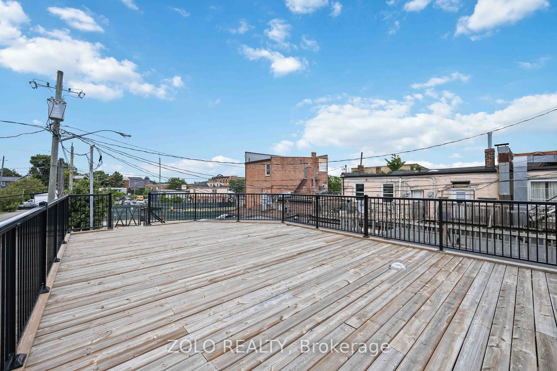 110 Dundas St W Property Photo 32