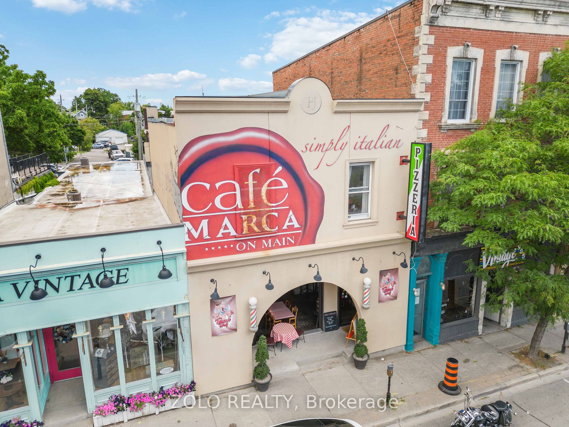 110 Dundas St W Property Photo 35