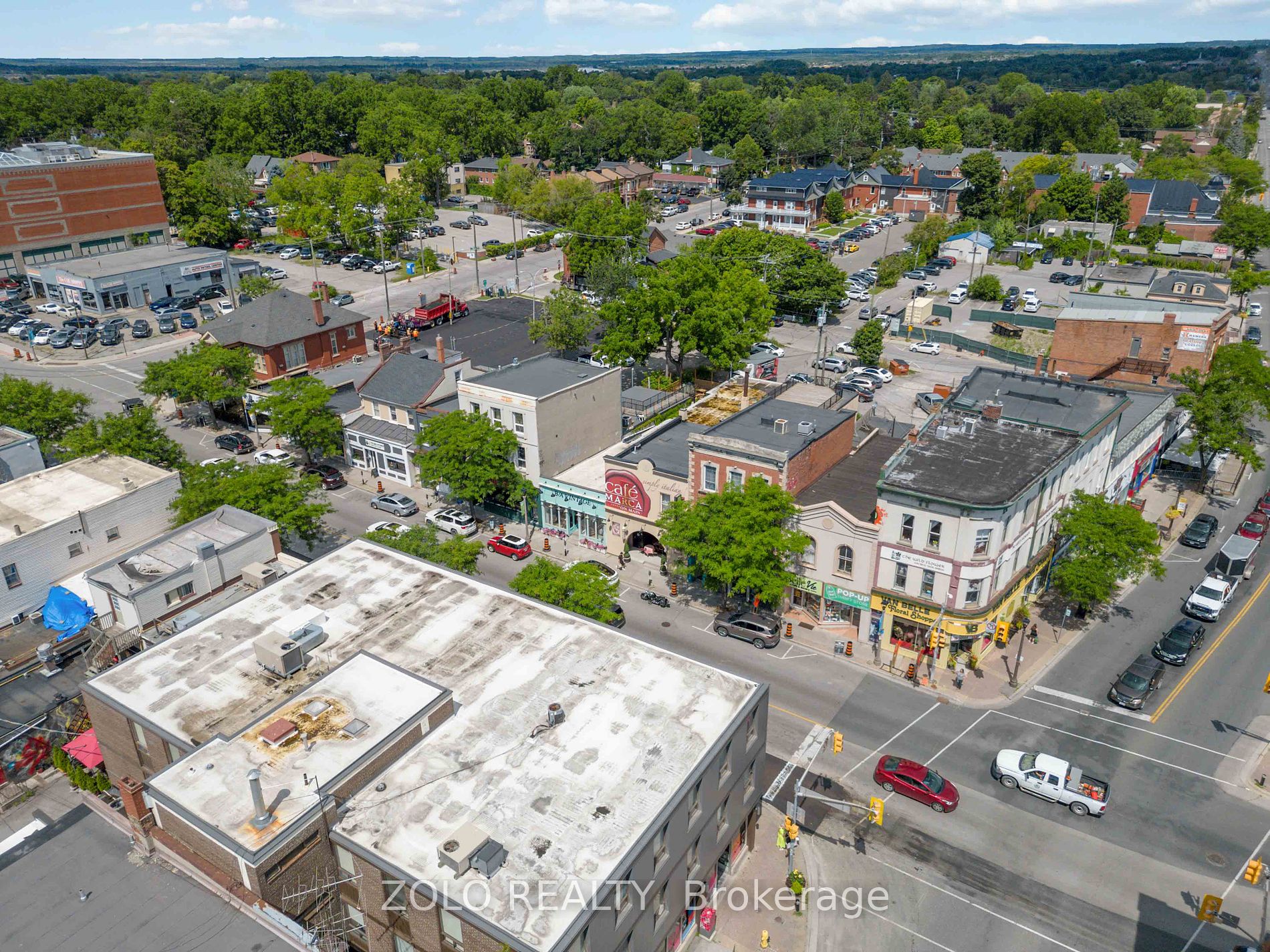 110 Dundas St W Property Photo 38