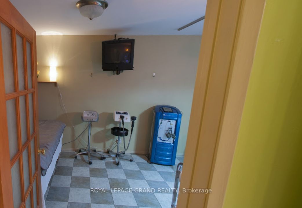 931 Liverpool Rd Property Photo 8