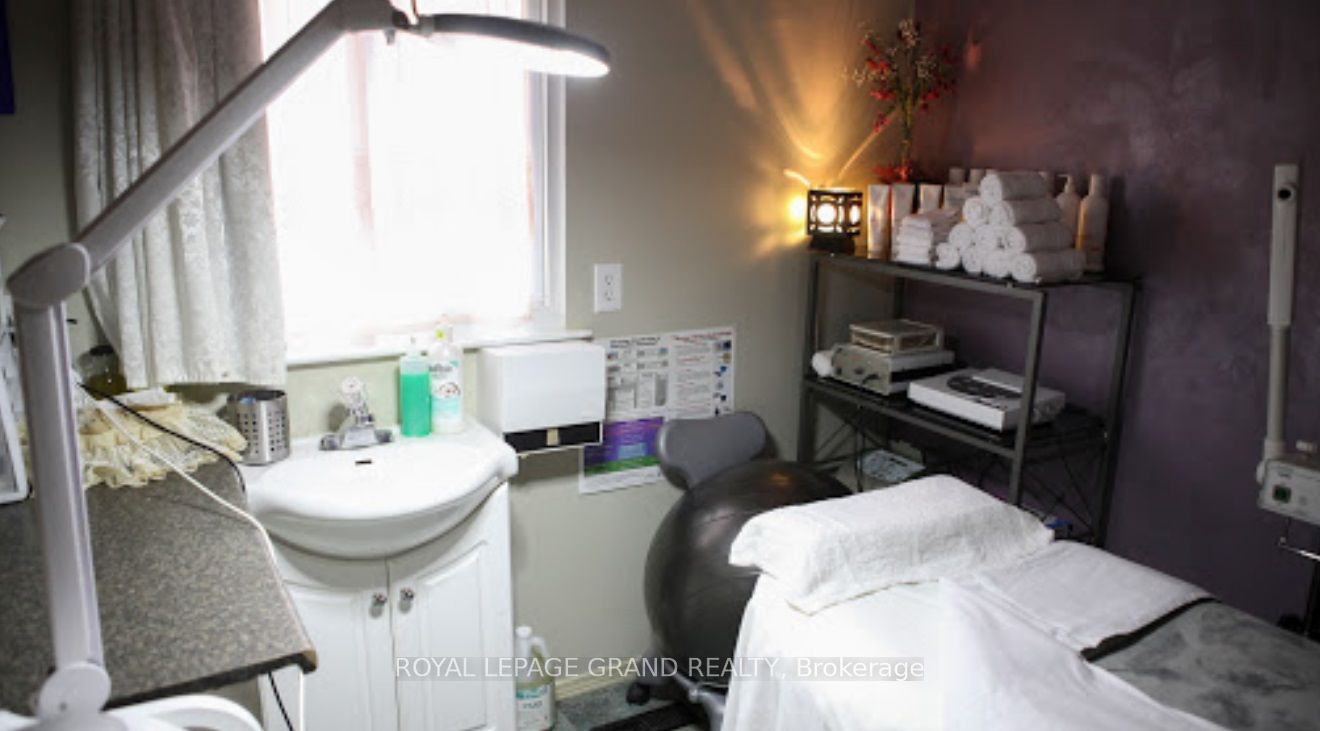 931 Liverpool Rd Property Photo 9