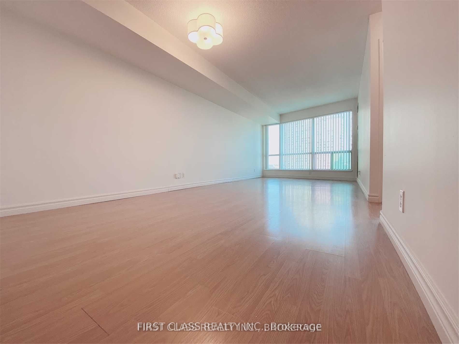 8 Lee Centre Dr 5 Property Photo 6
