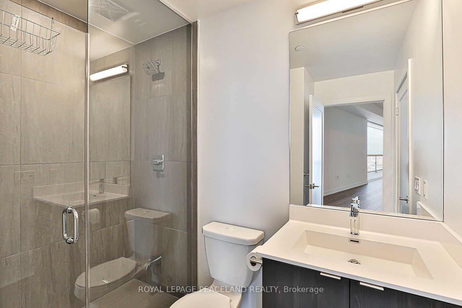 225 Village Green Sq 03 Property Photo 13